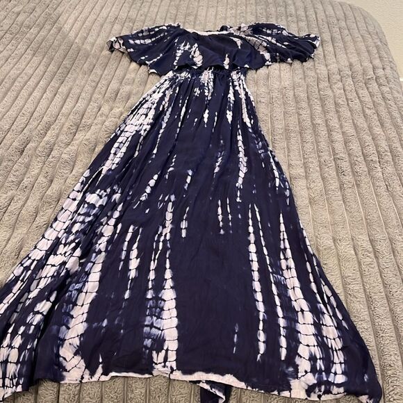 Off the Shoulder Maxi Dress - Picture 2 of 8